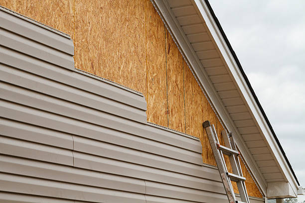 Professional Fiber Cement Siding technician working in Centerville, GA